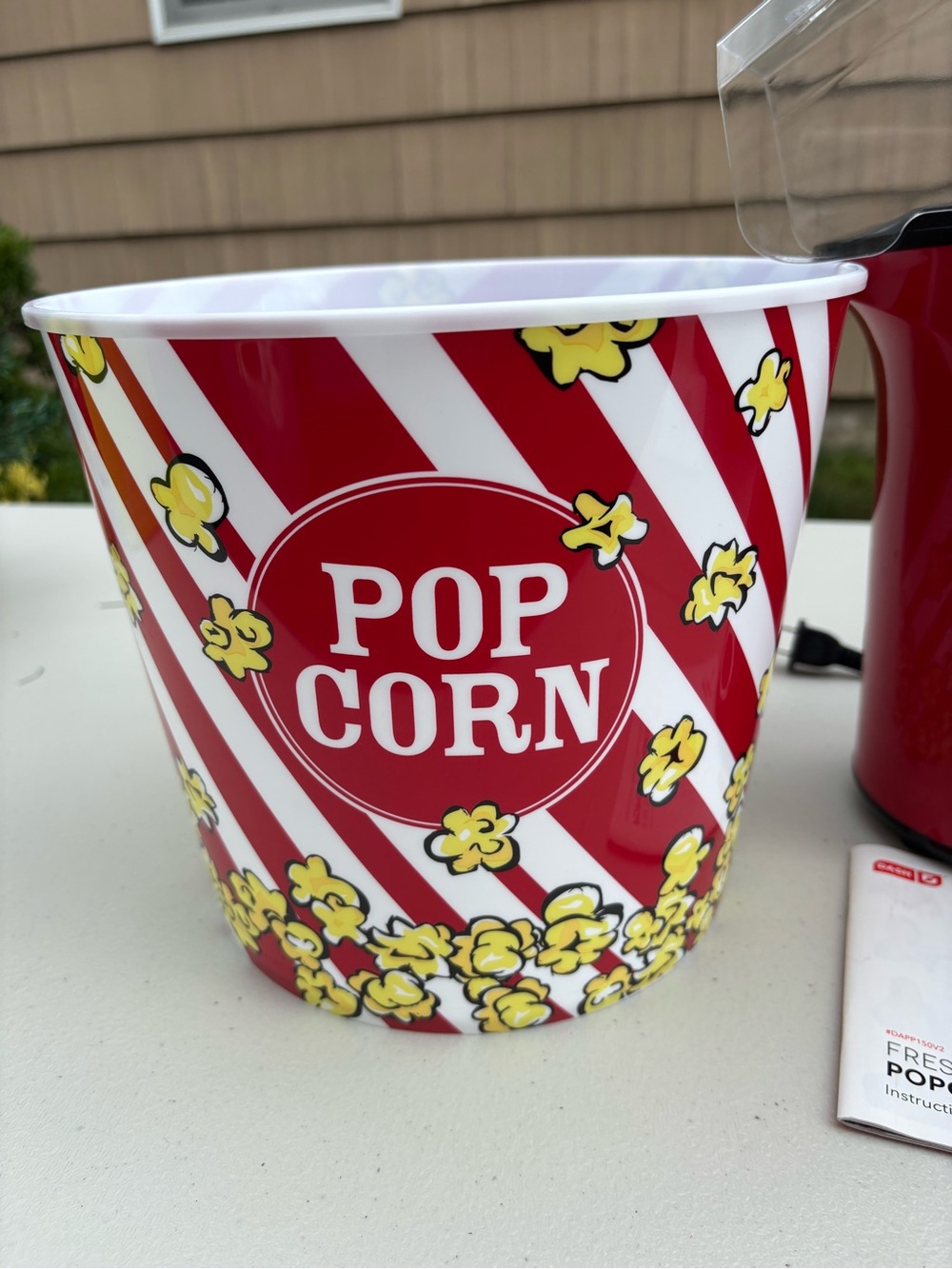 Popcorn Machine & Popcorn Bucket - Picture 2 of 3
